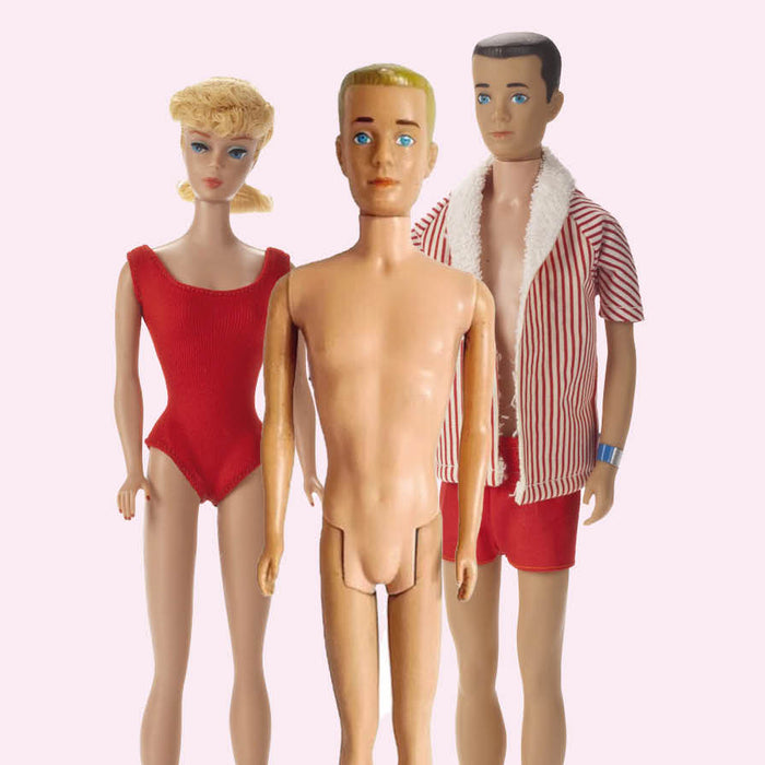 Ken van Barbie kreeg geen ballen maar wel een auto. Hij was een Malibu himbo. Lees zijn verhaal op tikkeltje.nl